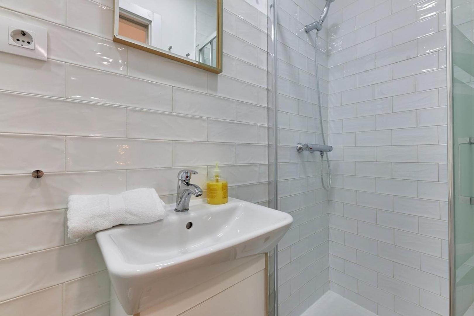 Fee4Me. Amazing Apartment In The Heart Of Lavapies Madrid Eksteriør billede